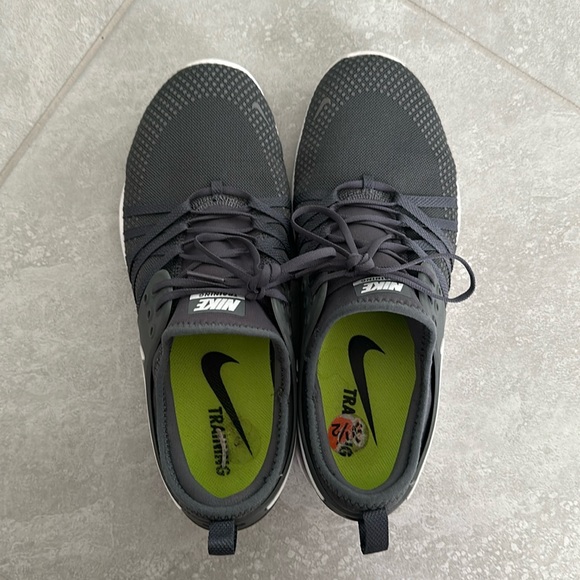 Near new Nike free trainers/sneakers - Picture 1 of 6